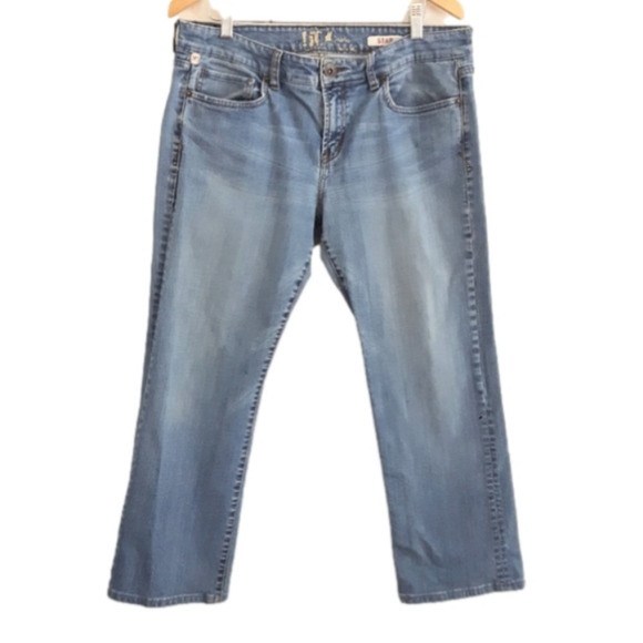 !IT Straight Leg/ Mid/High Rise Light Wash Jeans Size 32 Euc - Picture 3 of 11